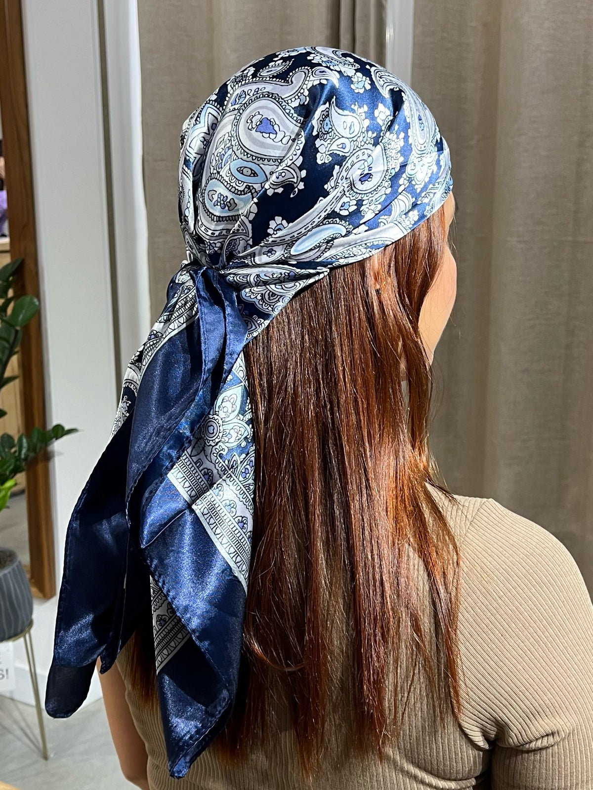 Pañoleta Bloom Arabesco azul oscuro